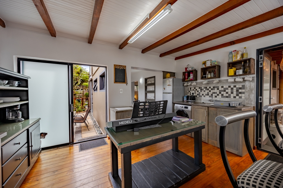 6 Bedroom Property for Sale in Flamingo Vlei Western Cape